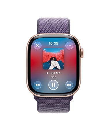 Apple Watch Series 11, růžově zlatá barva, hliníkové pouzdro, ovládací prvky aplikace Hudba, playlist na cvičení, na pravém boku korunka Digital Crown, řemínek, mlžně fialový provlékací sportovní řemínek