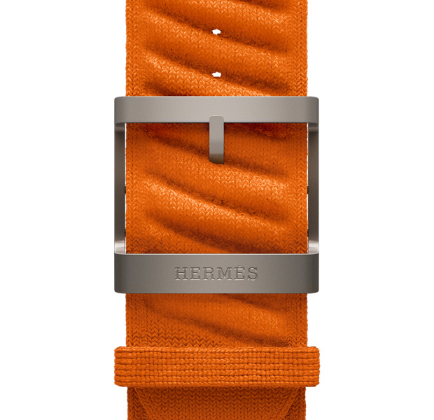 Cinturino En Mer per Apple Watch Hermès Ultra 3, color Orange, chiusura e anse color naturale, logo Hermès inciso sulla fibbia