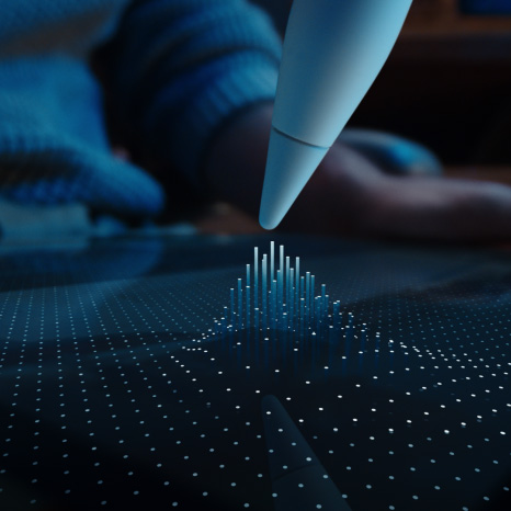 قلم Apple Pro، لون أبيض، رأس القلم يحوم فوق شاشة iPad تعرض شبكة من النقاط يرتفع بعضها على شكل أعمدة نحو رأس قلم Apple Pro‏